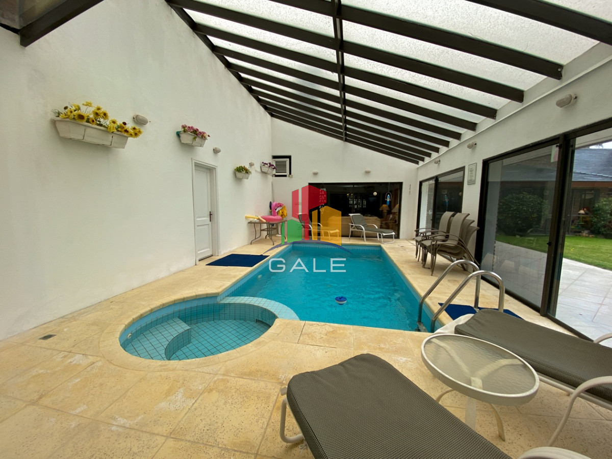 Casa ID.814 - Casa en venta Playa Mansa 7 dormitorios o mas