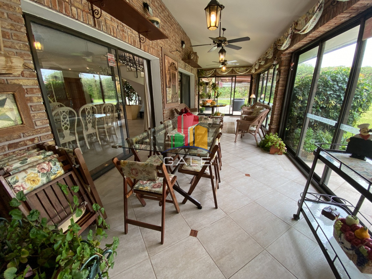 Casa ID.814 - Casa en venta Playa Mansa 7 dormitorios o mas