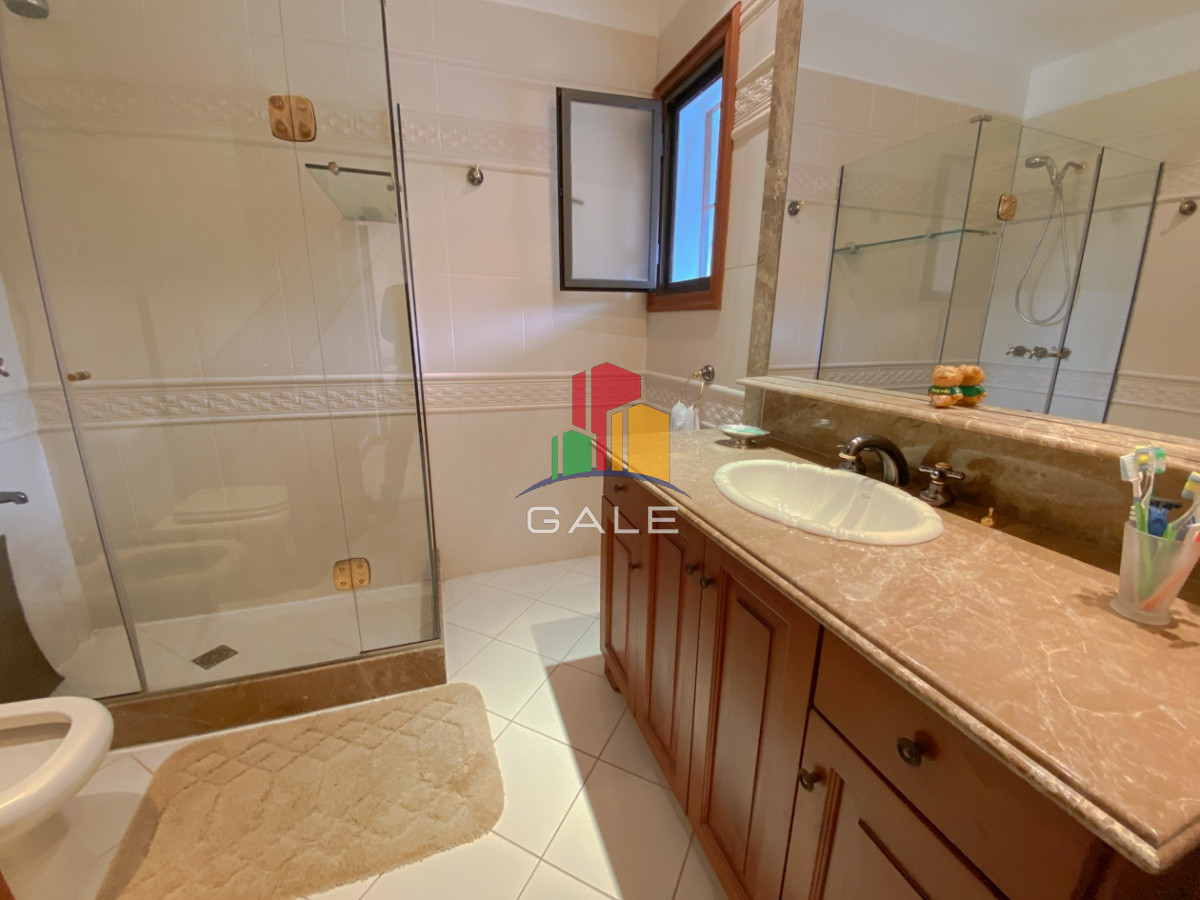 Casa ID.814 - Casa en venta Playa Mansa 7 dormitorios o mas