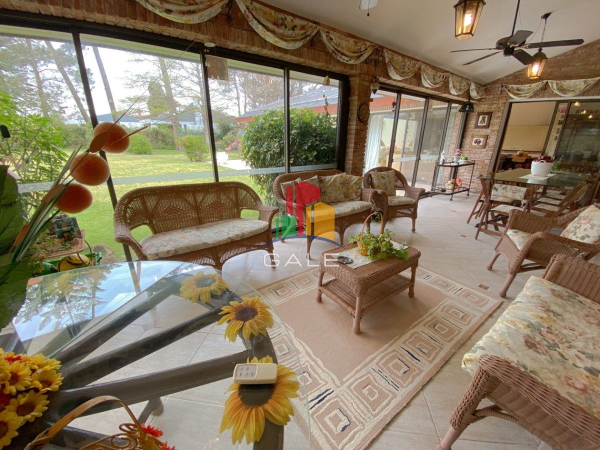 Casa ID.814 - Casa en venta Playa Mansa 7 dormitorios o mas