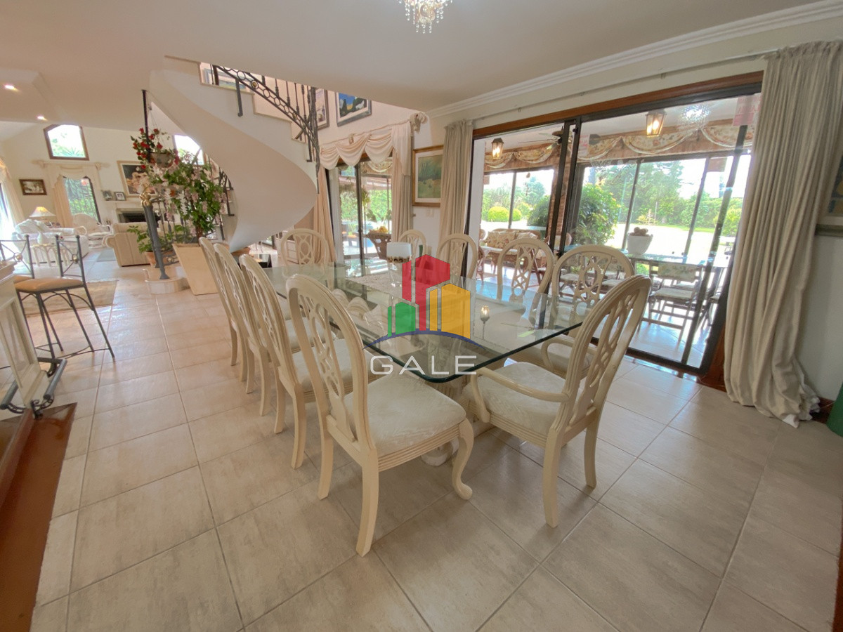 Casa ID.814 - Casa en venta Playa Mansa 7 dormitorios o mas