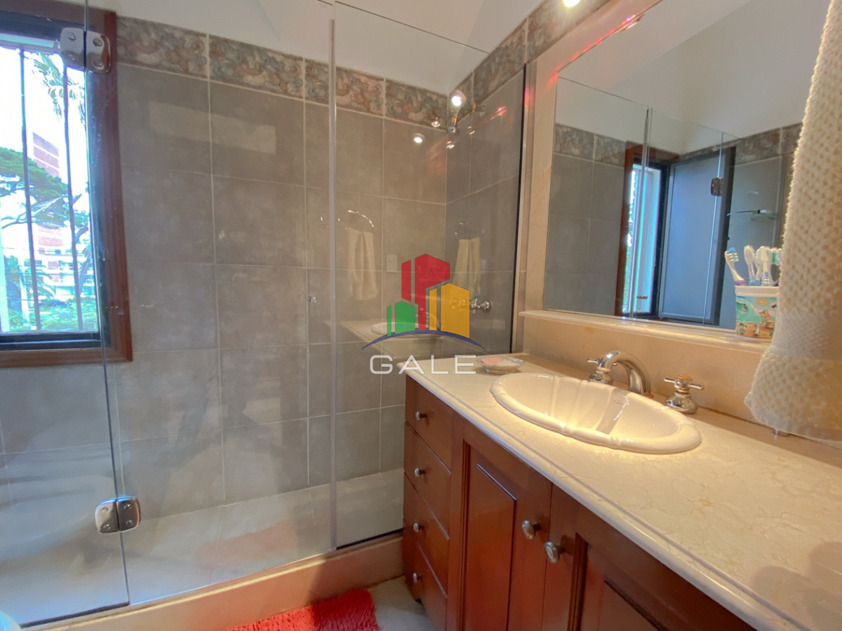 Casa ID.814 - Casa en venta Playa Mansa 7 dormitorios o mas