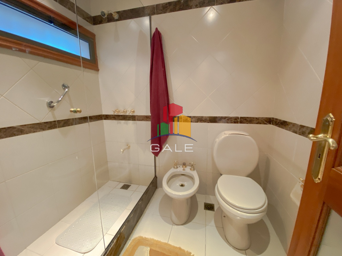 Casa ID.814 - Casa en venta Playa Mansa 7 dormitorios o mas