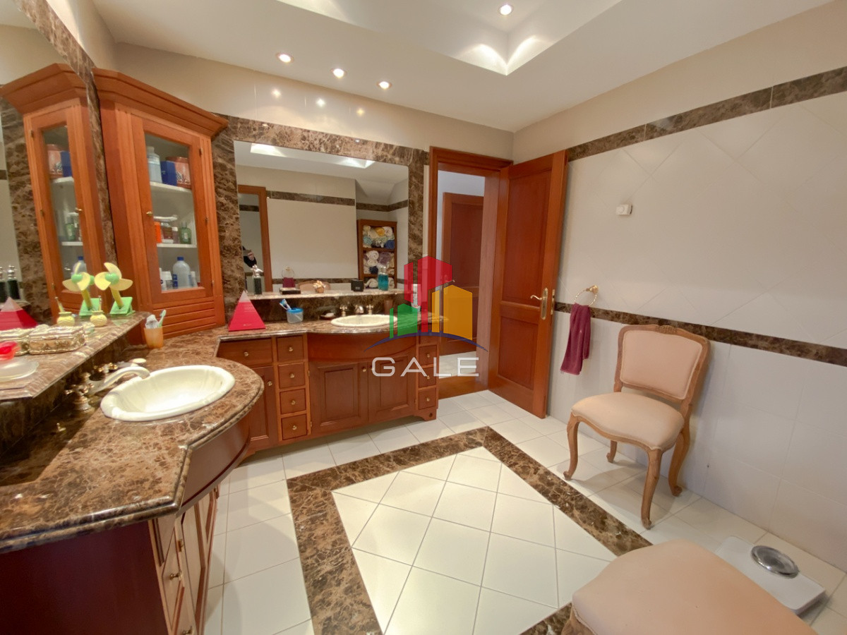 Casa ID.814 - Casa en venta Playa Mansa 7 dormitorios o mas