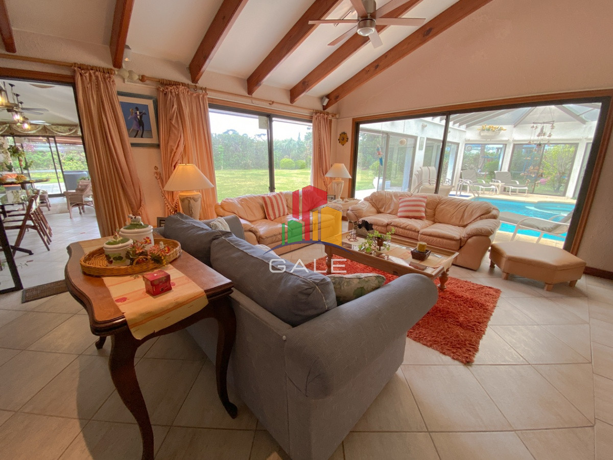 Casa ID.814 - Casa en venta Playa Mansa 7 dormitorios o mas