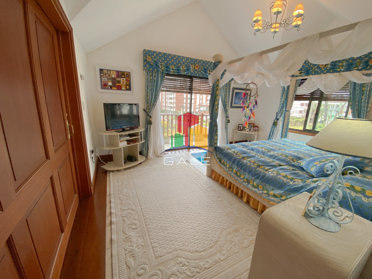 Casa ID.814 - Casa en venta Playa Mansa 7 dormitorios o mas