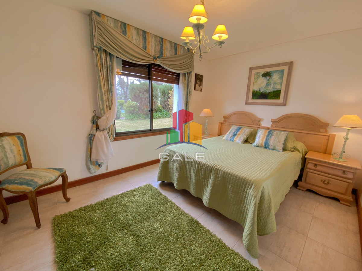 Casa ID.814 - Casa en venta Playa Mansa 7 dormitorios o mas