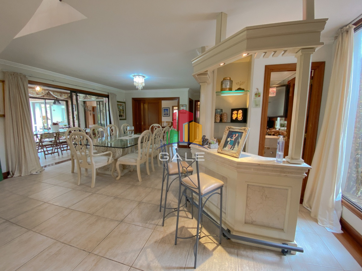 Casa ID.814 - Casa en venta Playa Mansa 7 dormitorios o mas