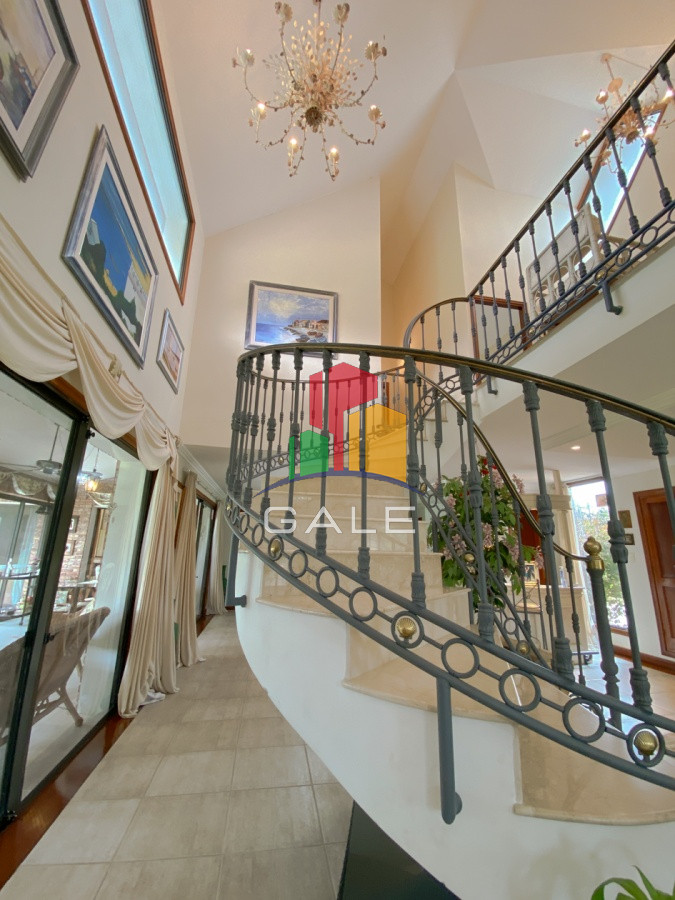 Casa ID.814 - Casa en venta Playa Mansa 7 dormitorios o mas