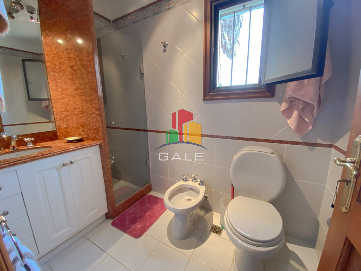 Casa ID.814 - Casa en venta Playa Mansa 7 dormitorios o mas