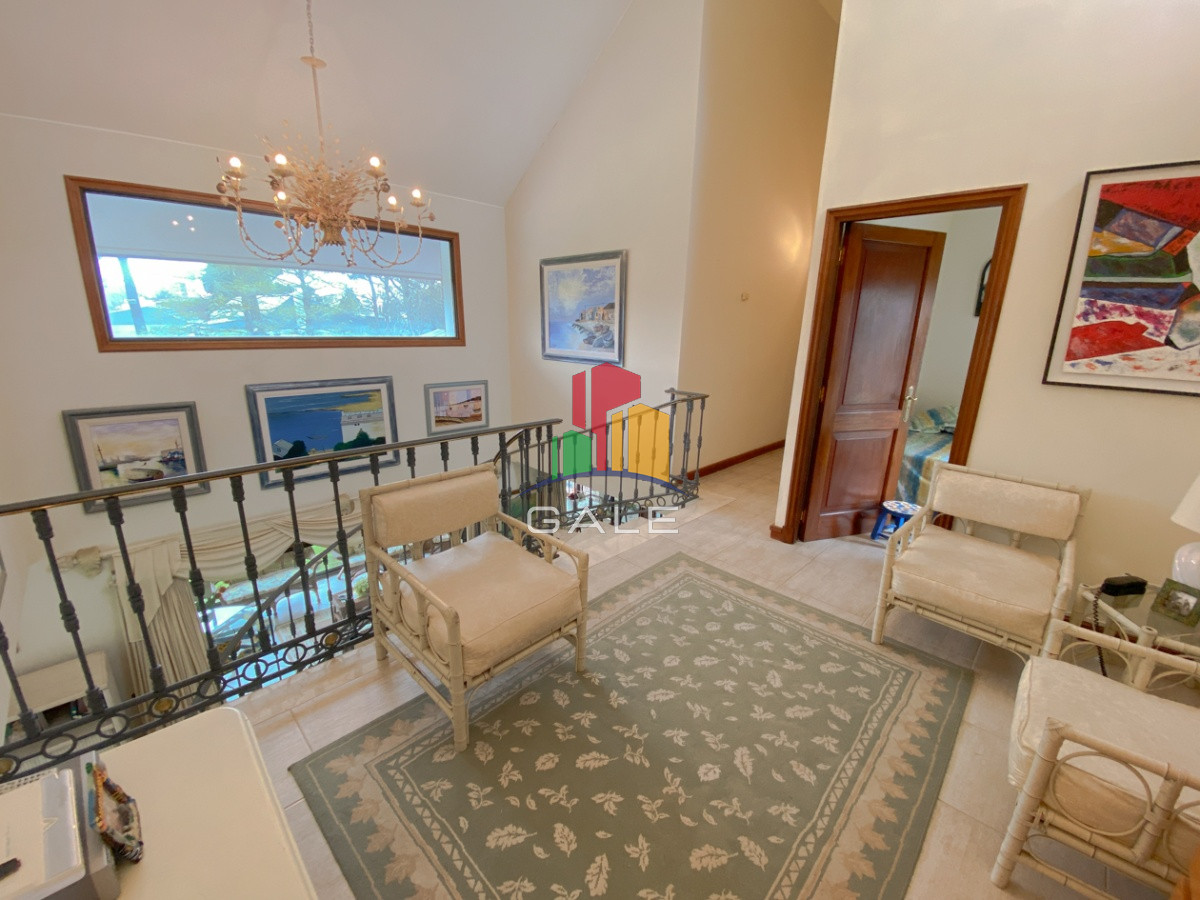 Casa ID.814 - Casa en venta Playa Mansa 7 dormitorios o mas
