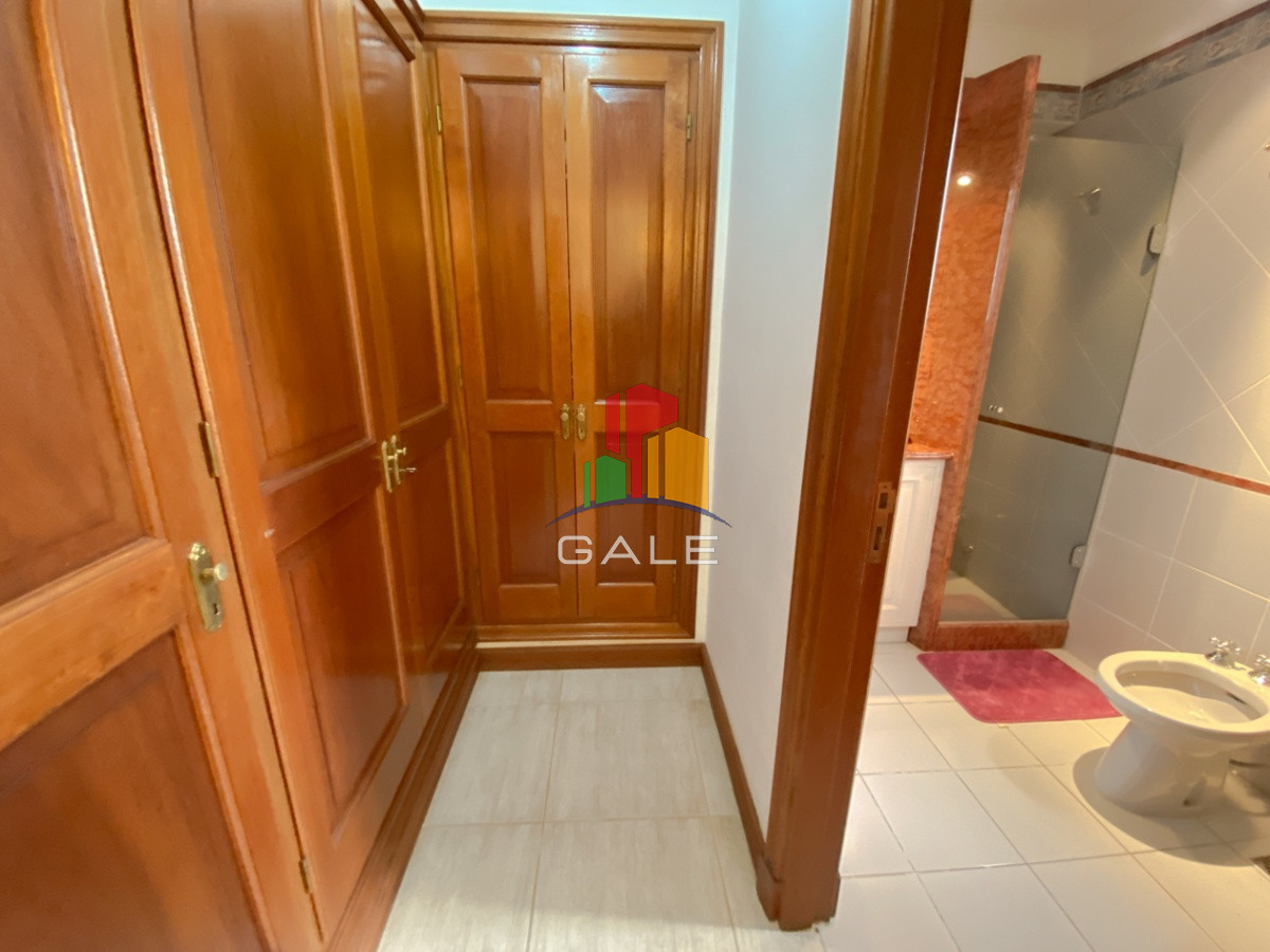 Casa ID.814 - Casa en venta Playa Mansa 7 dormitorios o mas