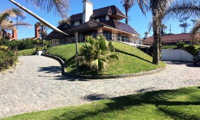 Casa en venta Playa Mansa 4 dormitorios ideal para proyecto!