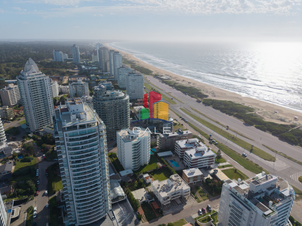 Apartamento ID.4690 - Apartamento de 2 dormitorios en venta, Playa Brava Punta del Este