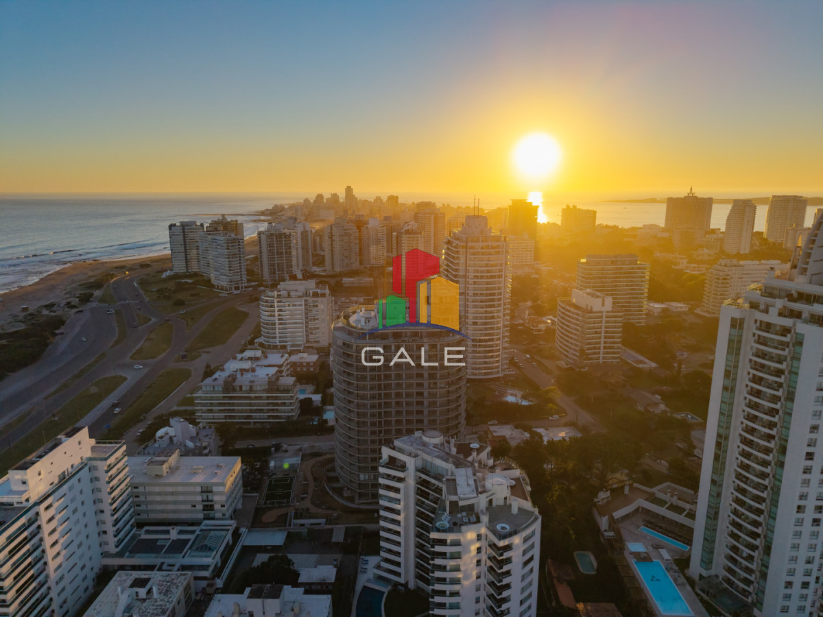 Apartamento ID.4690 - Apartamento de 2 dormitorios en venta, Playa Brava Punta del Este