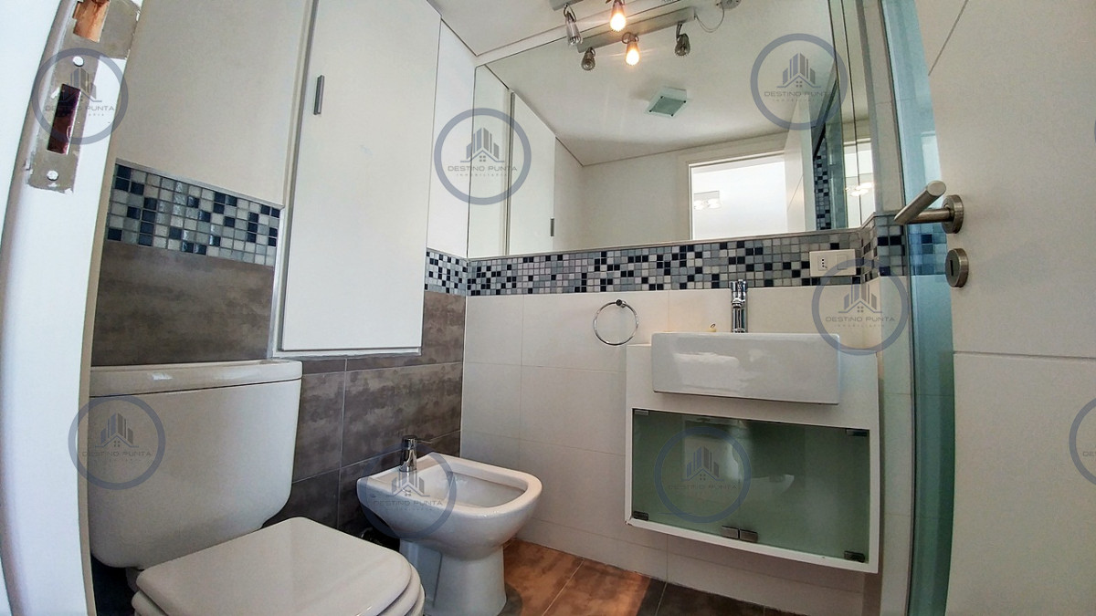 Apartamento ID.854 - Apartamento de 2 Dormitorios a pasos del mar, Playa Brava, Punta del Este - Venta