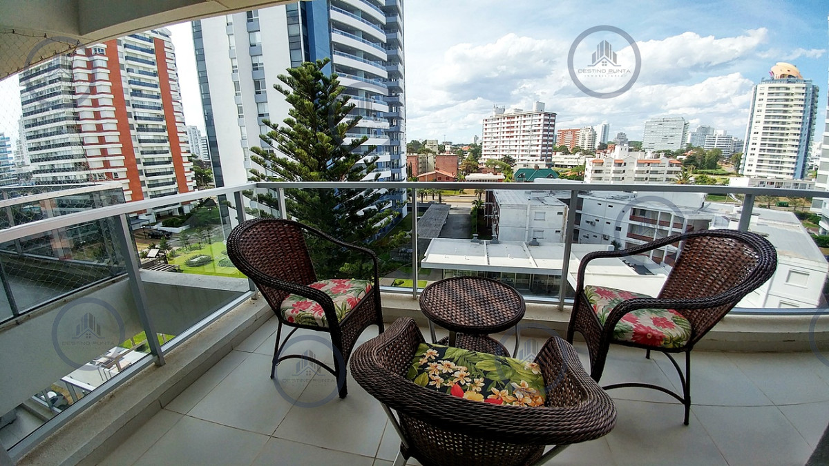 Apartamento ID.854 - Apartamento de 2 Dormitorios a pasos del mar, Playa Brava, Punta del Este - Venta