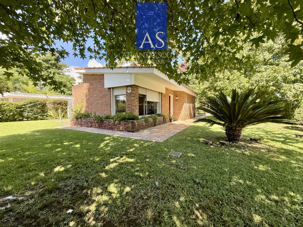 Casa en venta 4 dormitorios en Cantegril cercano a Playa Mansa Punta del Este - GoPunta - Portal Inmobiliario de Punta del Este - Maldonado