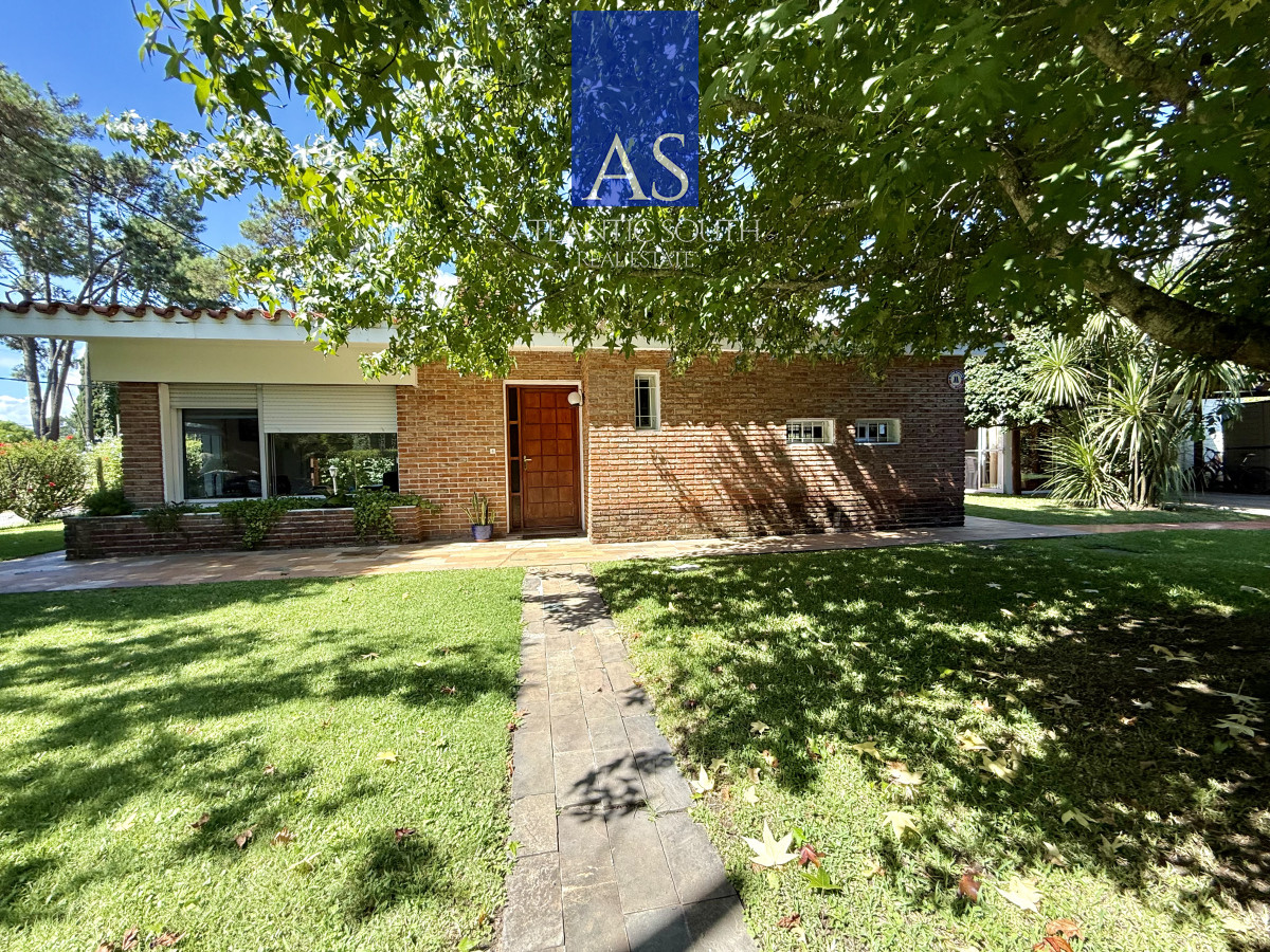 Casa en venta 4 dormitorios en Cantegril cercano a Playa Mansa Punta del Este - GoPunta - Portal Inmobiliario de Punta del Este - Maldonado