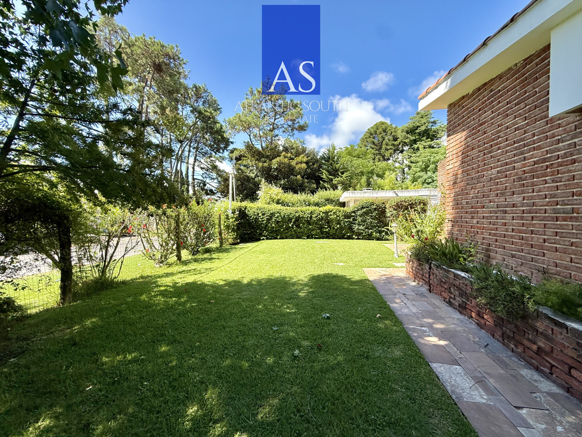 Casa en venta 4 dormitorios en Cantegril cercano a Playa Mansa Punta del Este - GoPunta - Portal Inmobiliario de Punta del Este - Maldonado