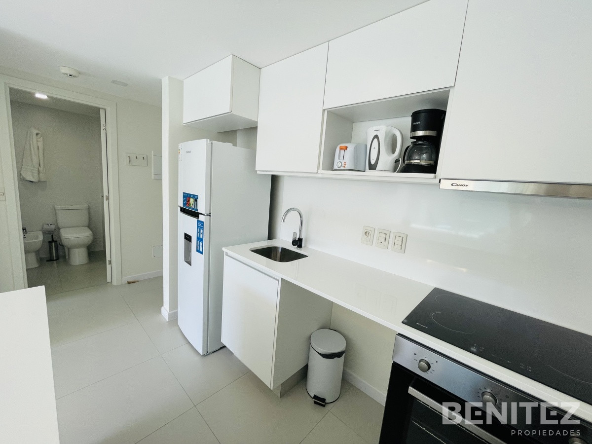 Apartamento ID.9247 - Zona Conrad. Playa Mansa a metros del Mar. Nuevo con servicios.