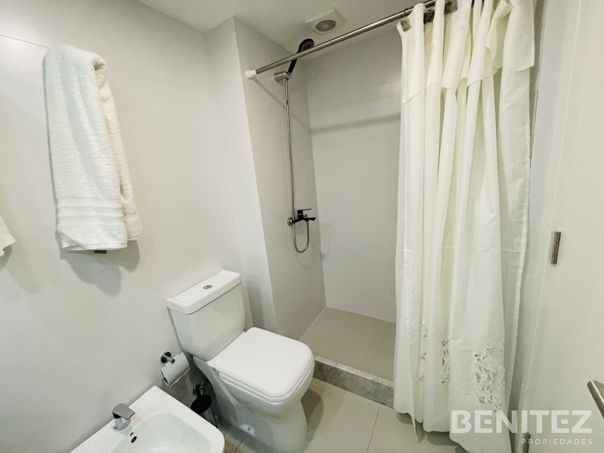 Apartamento ID.9247 - Zona Conrad. Playa Mansa a metros del Mar. Nuevo con servicios.