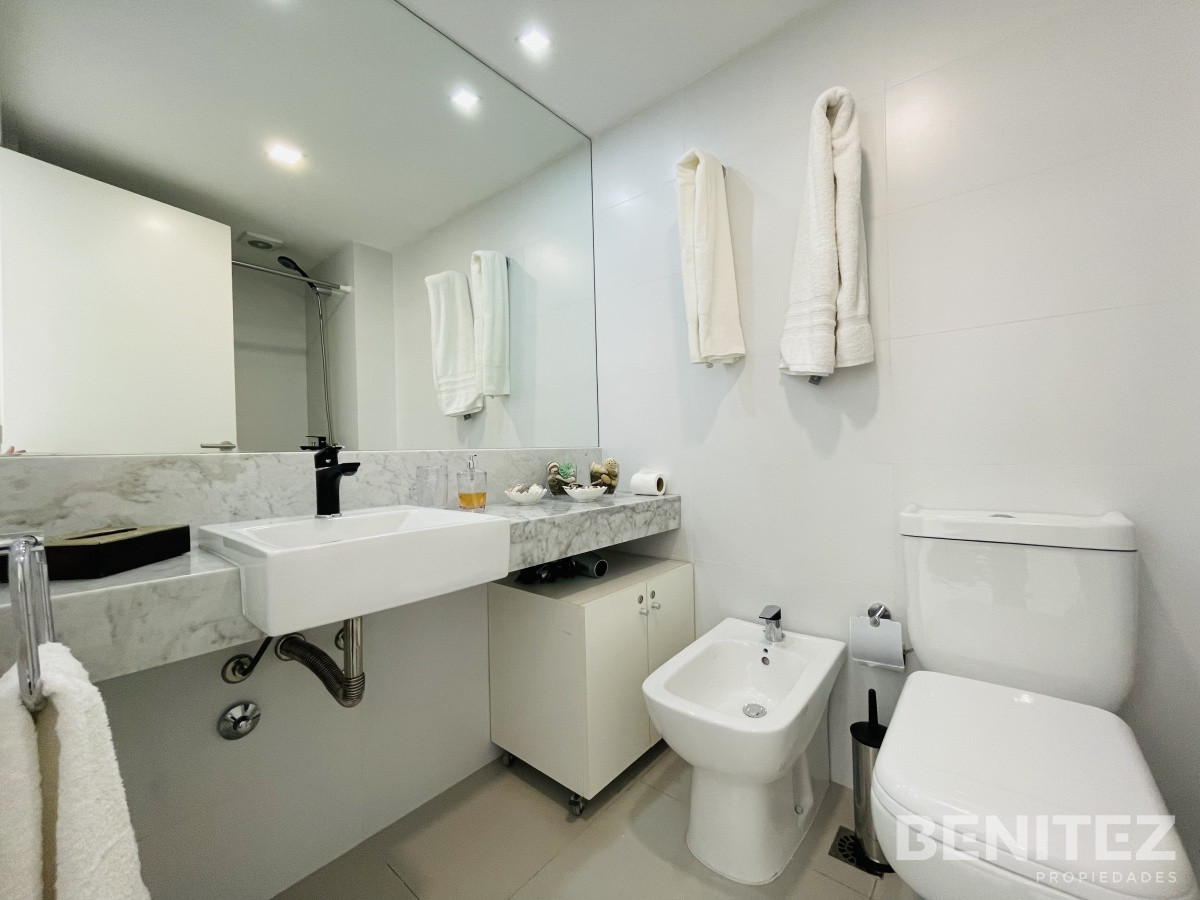 Apartamento ID.9247 - Zona Conrad. Playa Mansa a metros del Mar. Nuevo con servicios.