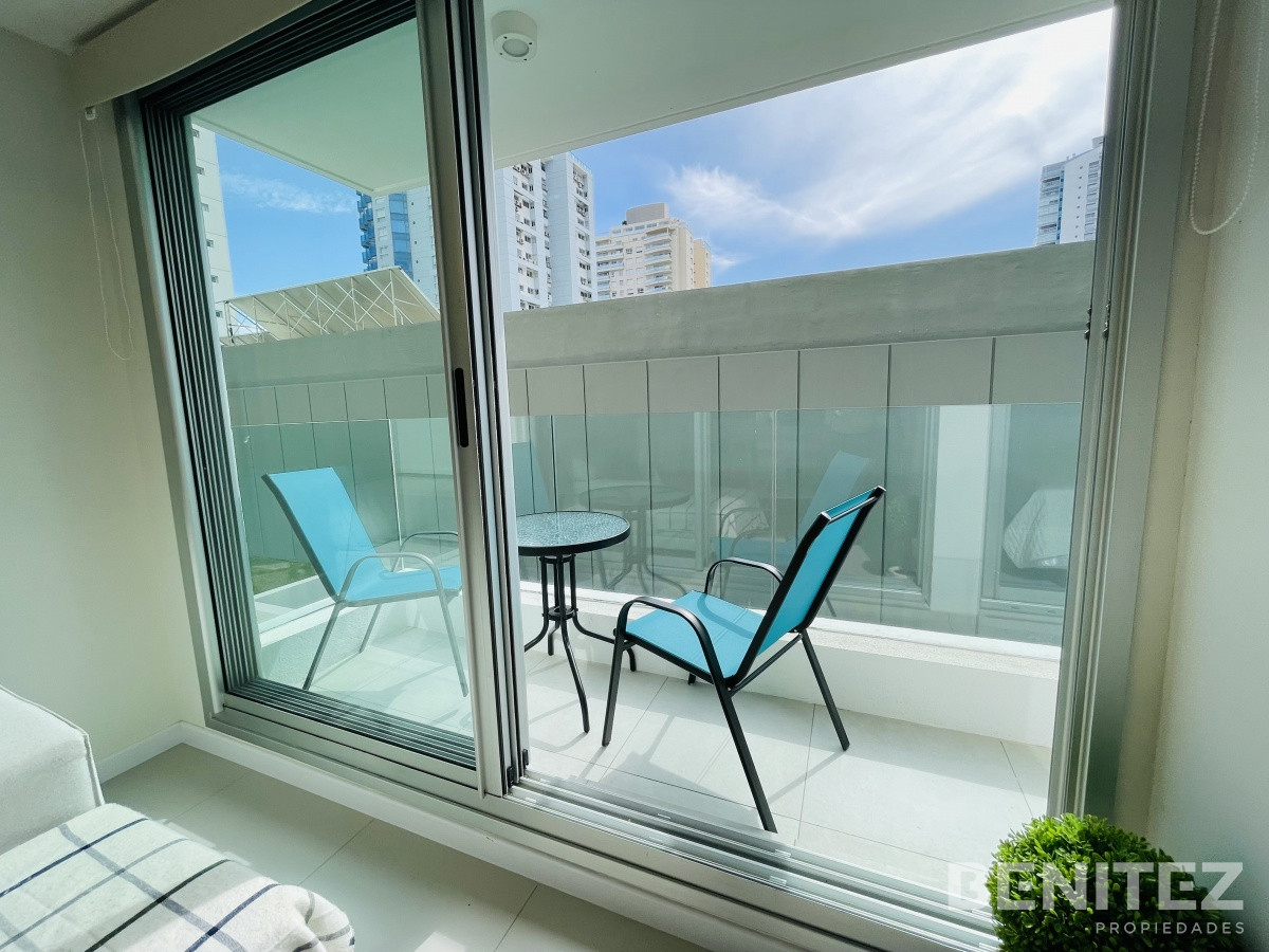 Apartamento ID.9247 - Zona Conrad. Playa Mansa a metros del Mar. Nuevo con servicios.