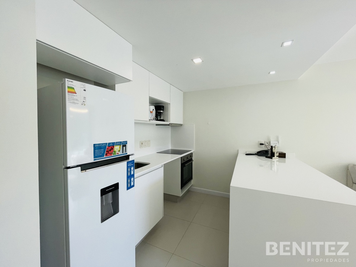 Apartamento ID.9247 - Zona Conrad. Playa Mansa a metros del Mar. Nuevo con servicios.