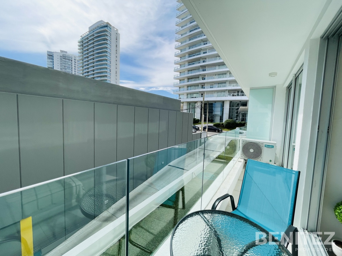 Apartamento ID.9247 - Zona Conrad. Playa Mansa a metros del Mar. Nuevo con servicios.