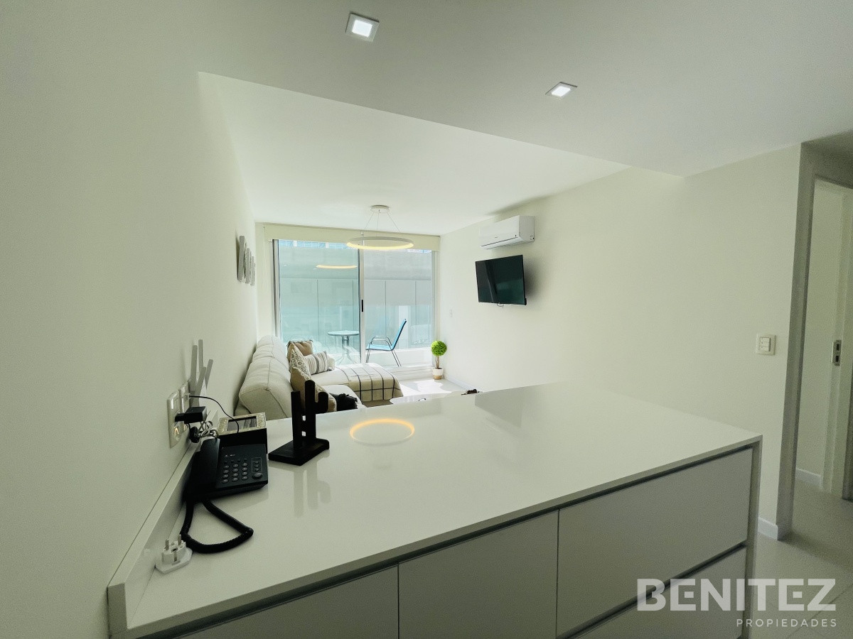 Apartamento ID.9247 - Zona Conrad. Playa Mansa a metros del Mar. Nuevo con servicios.