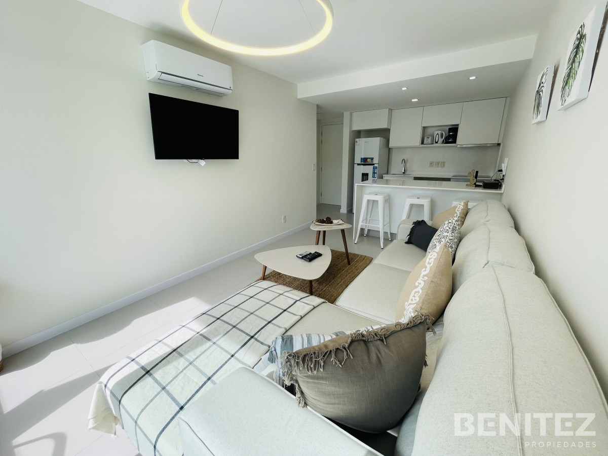 Apartamento ID.9247 - Zona Conrad. Playa Mansa a metros del Mar. Nuevo con servicios.
