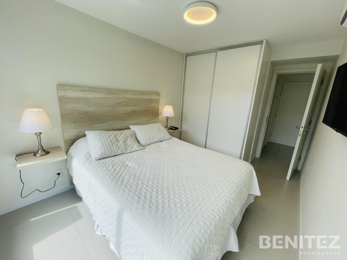 Apartamento ID.9247 - Zona Conrad. Playa Mansa a metros del Mar. Nuevo con servicios.