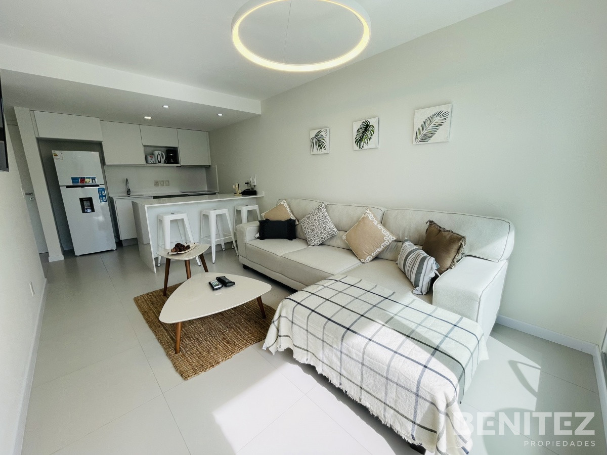 Apartamento ID.9247 - Zona Conrad. Playa Mansa a metros del Mar. Nuevo con servicios.