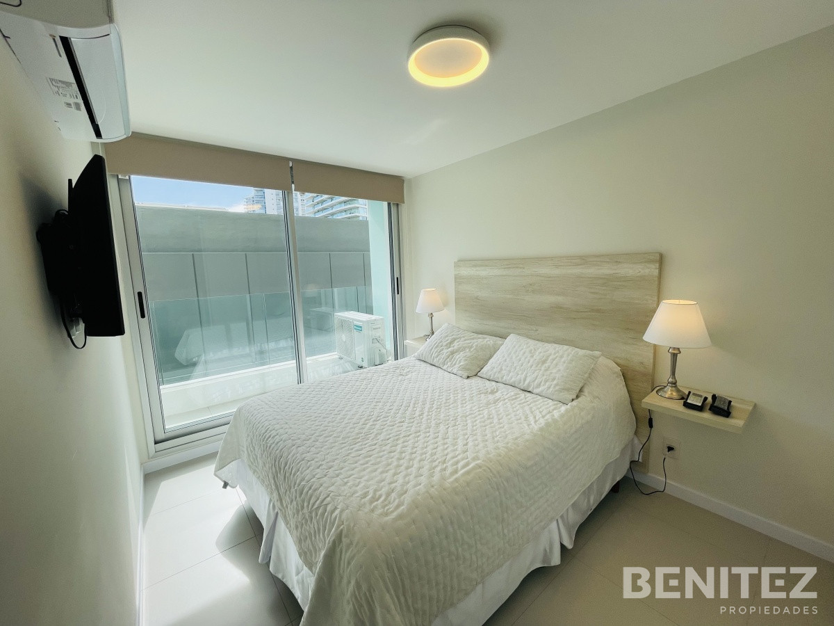 Apartamento ID.9247 - Zona Conrad. Playa Mansa a metros del Mar. Nuevo con servicios.