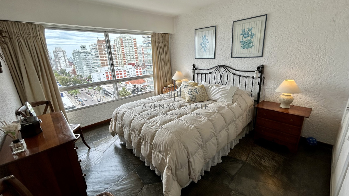 Apartamento ID.2158 - Apartamento de 3 dormitorios en venta, peninsula, puerto Punta del Este