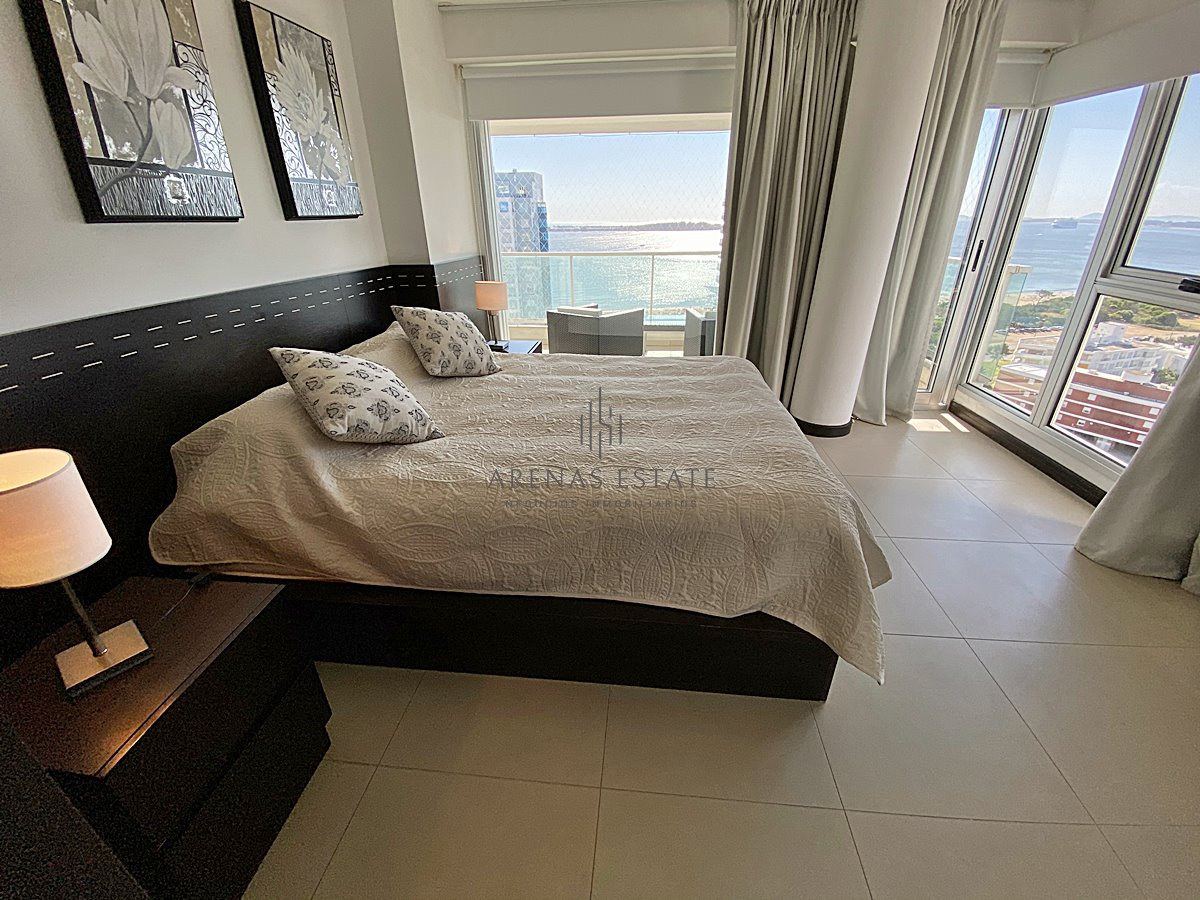 Apartamento ID.2151 - Hermoso apartamento de 3 dormitorios a pasos de Playa Mansa! 