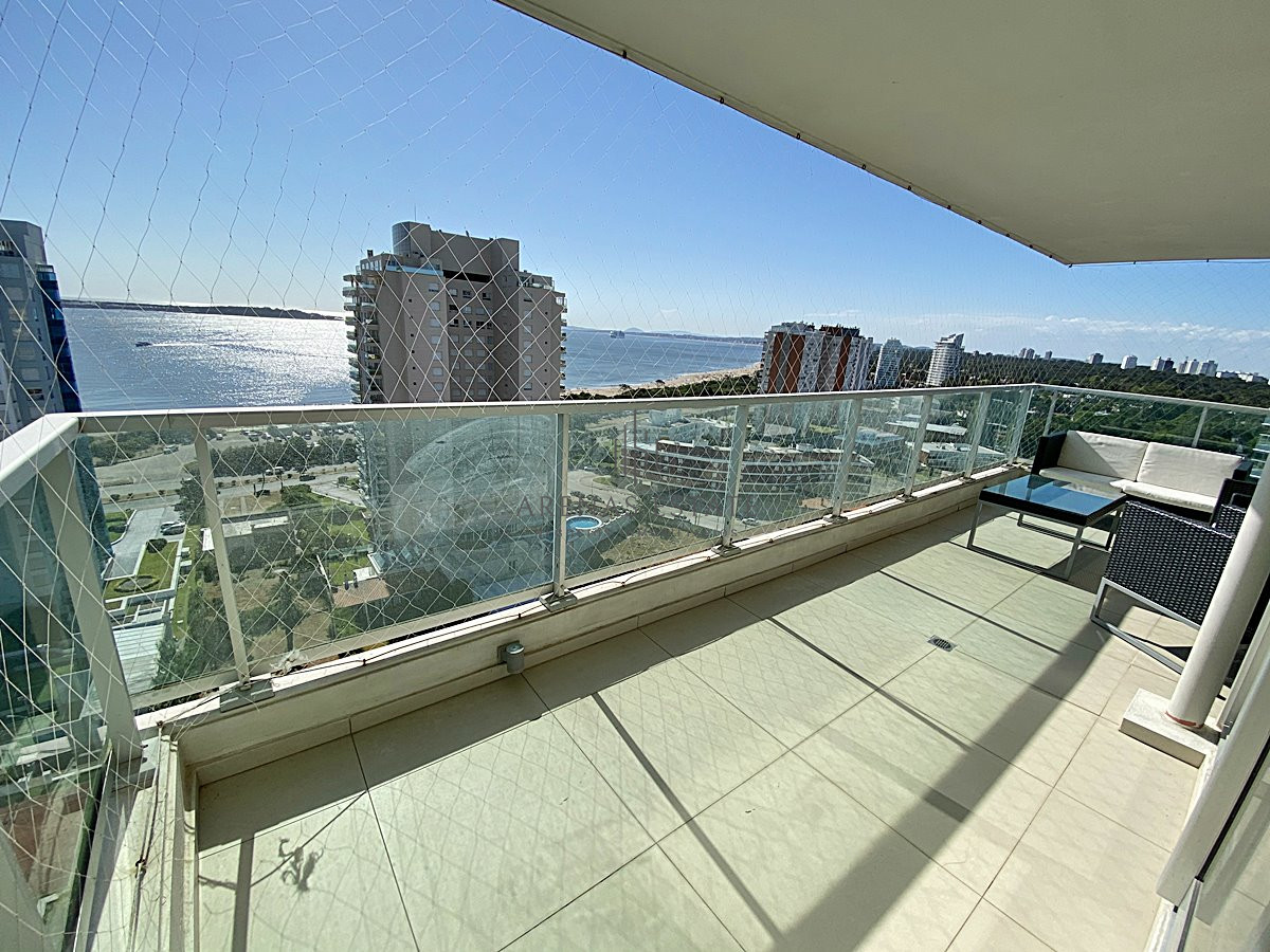 Apartamento ID.2151 - Hermoso apartamento de 3 dormitorios a pasos de Playa Mansa! 