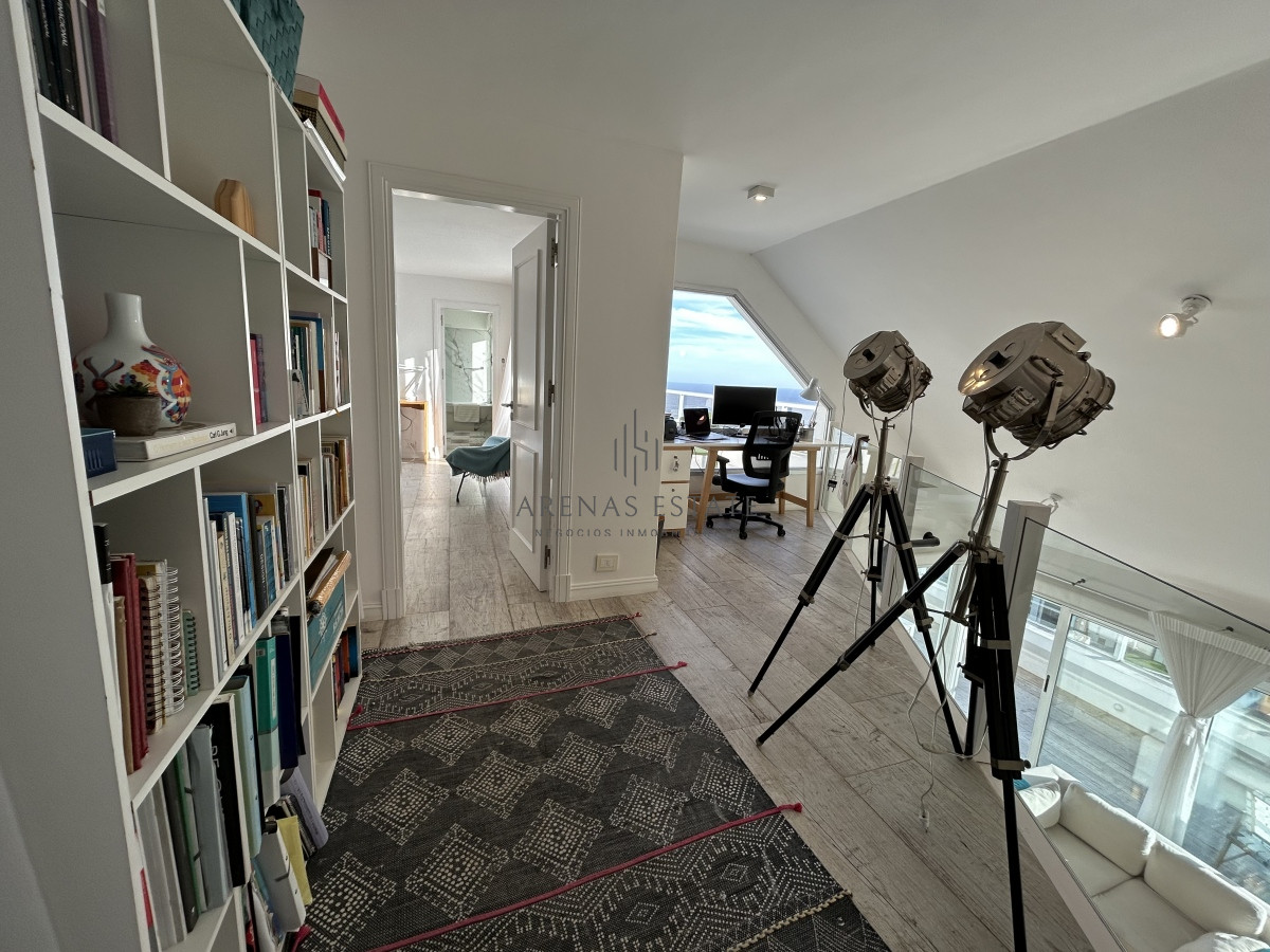 Apartamento ID.2156 - Apartamento pent house en venta de 3 dormitorios en Punta del Este 