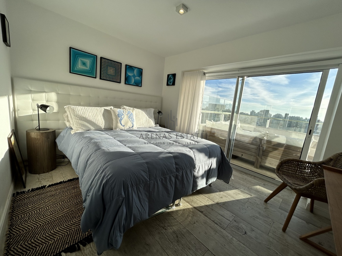 Apartamento ID.2156 - Apartamento pent house en venta de 3 dormitorios en Punta del Este 