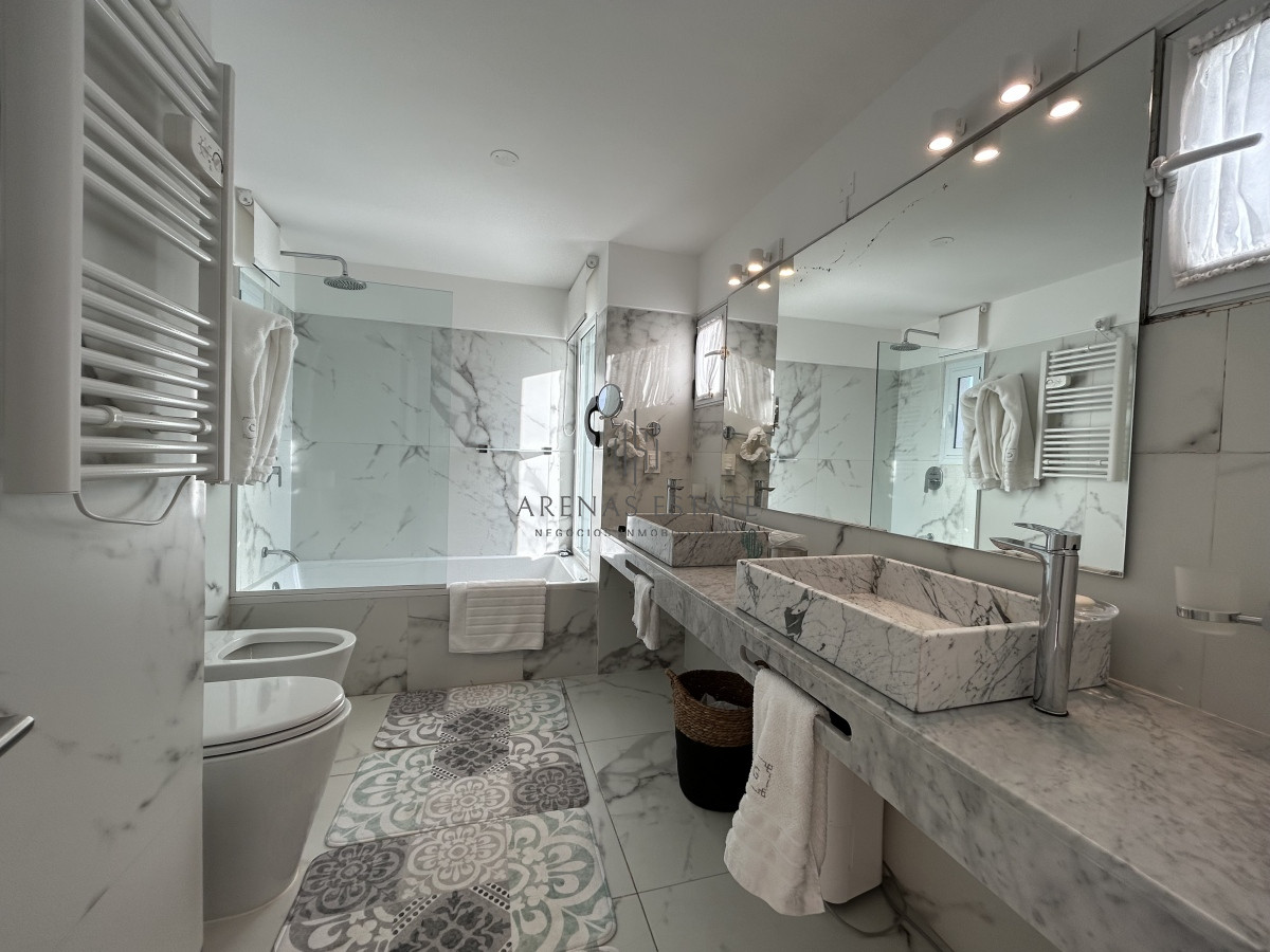 Apartamento ID.2156 - Apartamento pent house en venta de 3 dormitorios en Punta del Este 