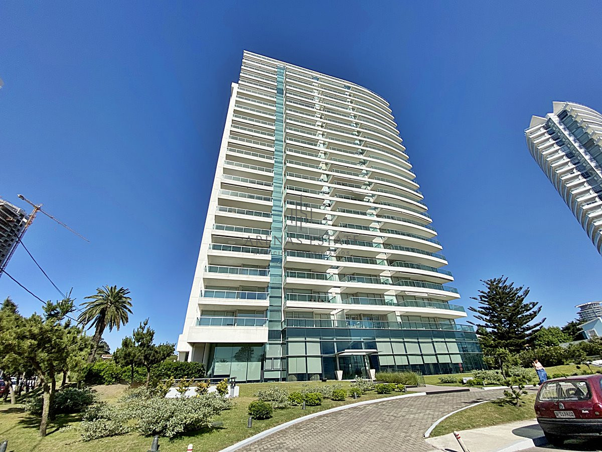 Apartamento ID.2151 - Hermoso apartamento de 3 dormitorios a pasos de Playa Mansa! 