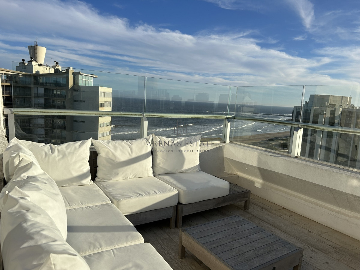 Apartamento ID.2156 - Apartamento pent house en venta de 3 dormitorios en Punta del Este 