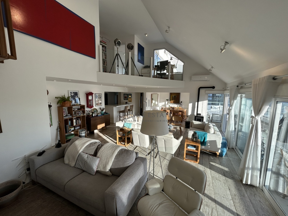 Apartamento ID.2156 - Apartamento pent house en venta de 3 dormitorios en Punta del Este 