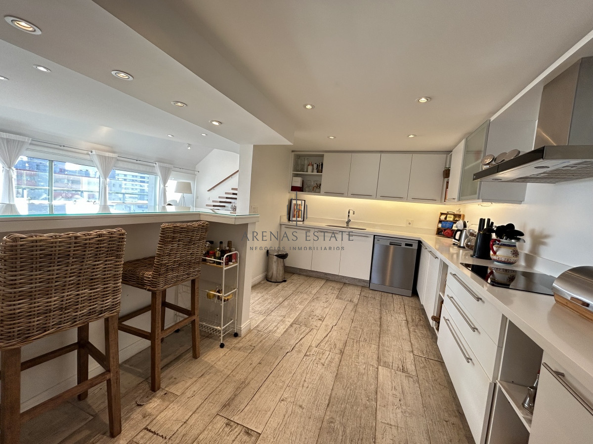 Apartamento ID.2156 - Apartamento pent house en venta de 3 dormitorios en Punta del Este 