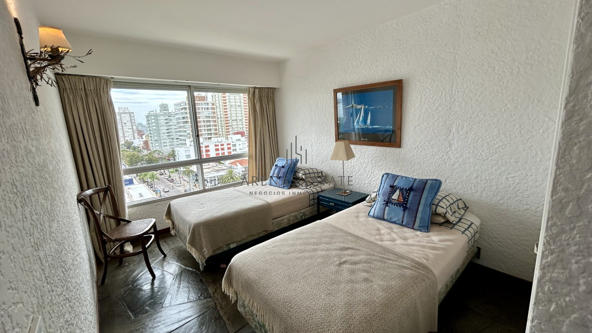 Apartamento ID.2158 - Apartamento de 3 dormitorios en venta, peninsula, puerto Punta del Este