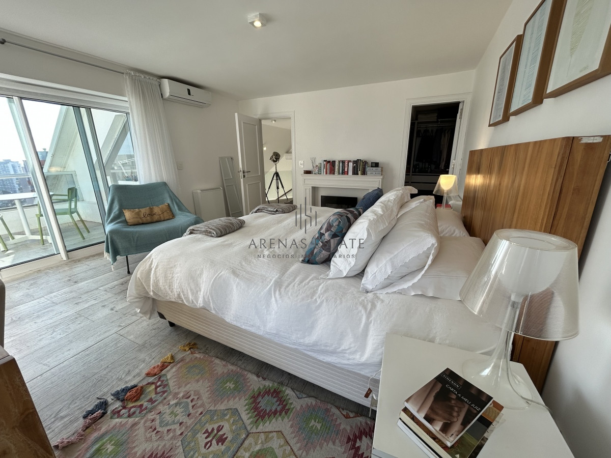 Apartamento ID.2156 - Apartamento pent house en venta de 3 dormitorios en Punta del Este 