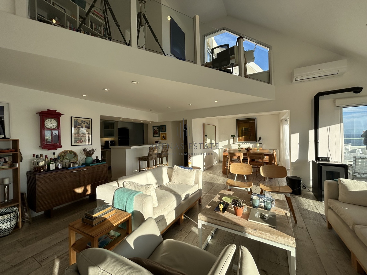 Apartamento ID.2156 - Apartamento pent house en venta de 3 dormitorios en Punta del Este 