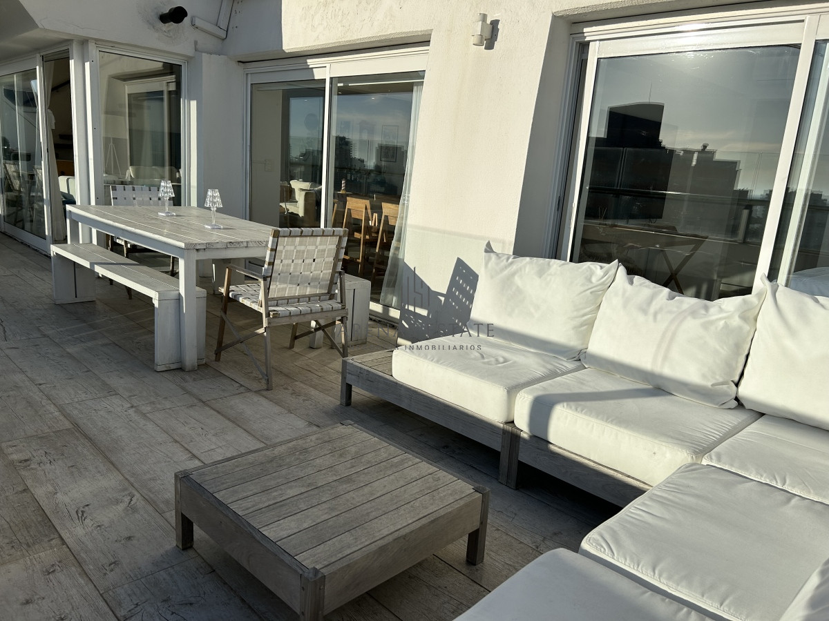 Apartamento ID.2156 - Apartamento pent house en venta de 3 dormitorios en Punta del Este 