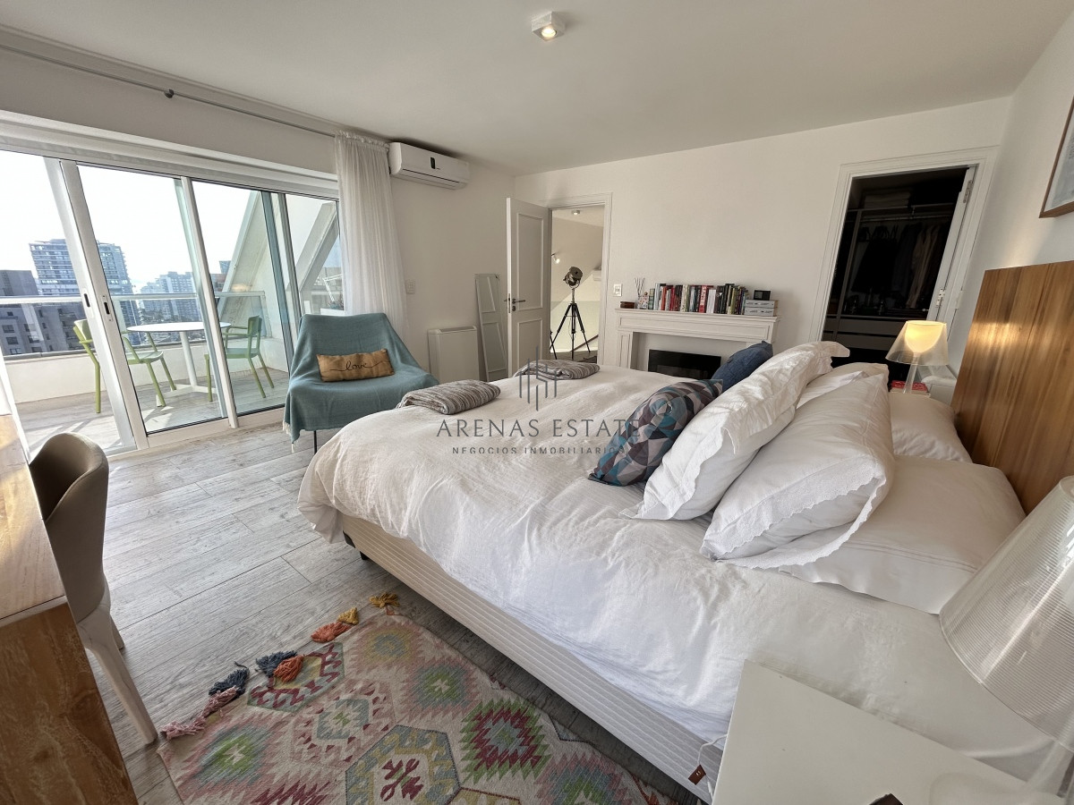 Apartamento ID.2156 - Apartamento pent house en venta de 3 dormitorios en Punta del Este 